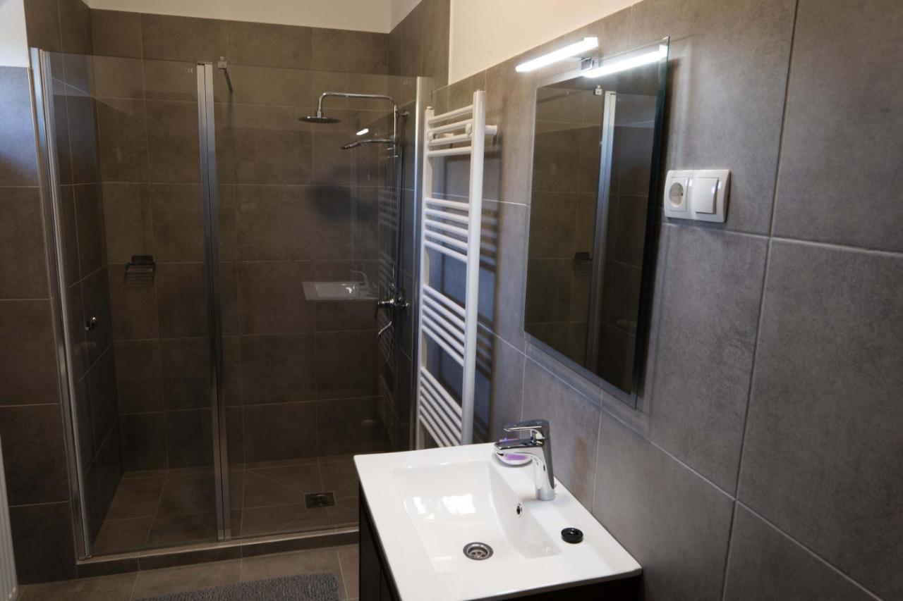 Kunfoglalás Apartmanház Kisujszallas Esterno foto
