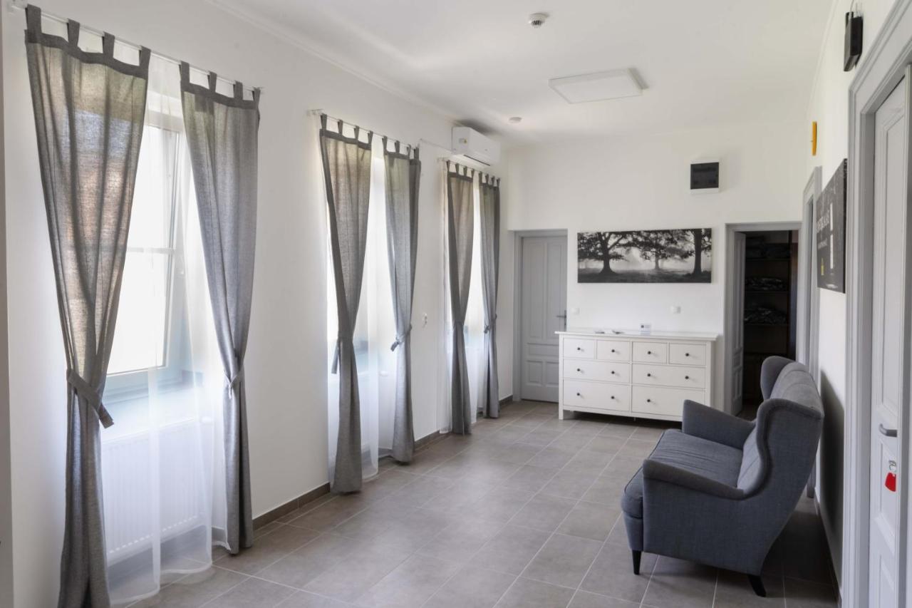 Kunfoglalás Apartmanház Kisujszallas Esterno foto